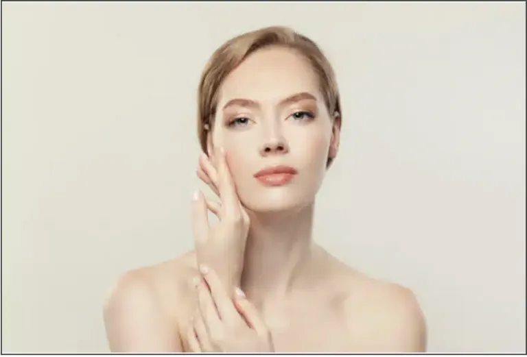 Mujer tras el tratamiento de bichectomía en Madrid